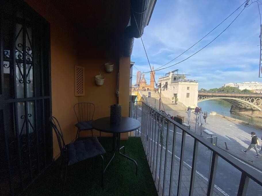 Apartamento Con Vistas Al Rio Seville Luaran gambar